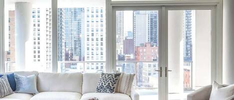 Télévision, chaîne hi-fi, espaces bureaux