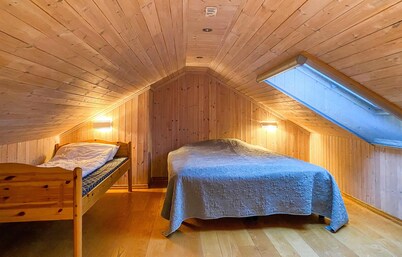 Amazing home in Lesjaverk with Wi-Fi