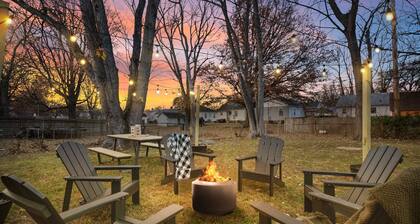 Urban Oasis: A Charming Downtown Retreat with Game Room, Firepit and Yard Games