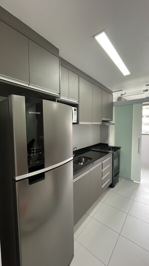 Fridge, microwave, oven, stovetop - Apto Completo em um Condomínio Clube (000011202549)