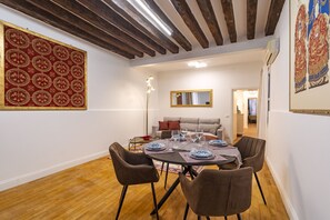 Dining - SAN MARCO-CAMPO SAN MAURIZIO, CANAL VIEW APARTMENT (San Marco)