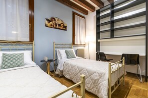 2 bedrooms, iron/ironing board, free WiFi