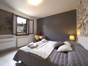 1 slaapkamer, een strijkplank/strijkijzer, gratis wifi