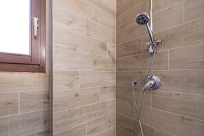 Shower, hair dryer, towels - STUDIO WITH DOUBLE BED, SANTI GIOVANNI AND PAOLO AREA (Cannaregio)