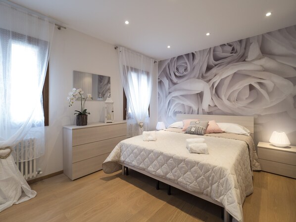 2 slaapkamers, een strijkplank/strijkijzer, gratis wifi