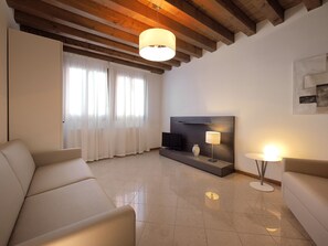 TV - ELEGANT & MODERN APARTMENT NEAR THE TRAIN STATION - FREE WIFI (Cannaregio)