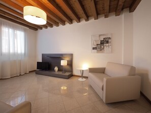 TV - ELEGANT & MODERN APARTMENT NEAR THE TRAIN STATION - FREE WIFI (Cannaregio)