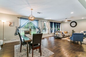 Interior - Designer 5 Bedroom with Backyard Downtown ATL (Atlanta)
