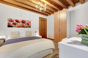 2 bedrooms, iron/ironing board, free WiFi