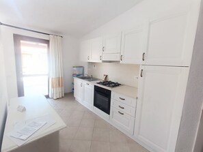 Køleskab, ovn, opvaskemaskine, brødrister