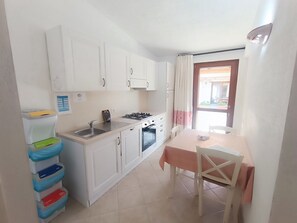 Kühlschrank, Ofen, Geschirrspüler, Toaster