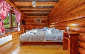 3 bedrooms, iron/ironing board, travel cot, free WiFi
