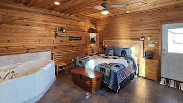 Tabla de planchar con plancha, wifi gratis y ropa de cama