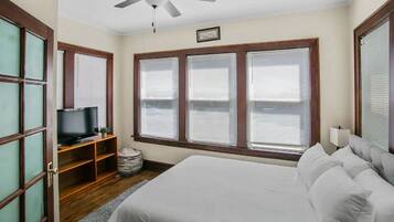 3 chambres, bureau, fer et planche Ă repasser, lit parapluie