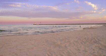 Cozy home perfect for families - Near Naval Base!