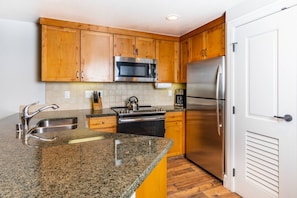 Microwave, oven, stovetop, dishwasher - Marriott's Timber Lodge - 3 Bedroom 3 Bath Snow Paradise Vacation! (South Lake Tahoe)