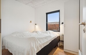 4 bedrooms, travel cot, free WiFi