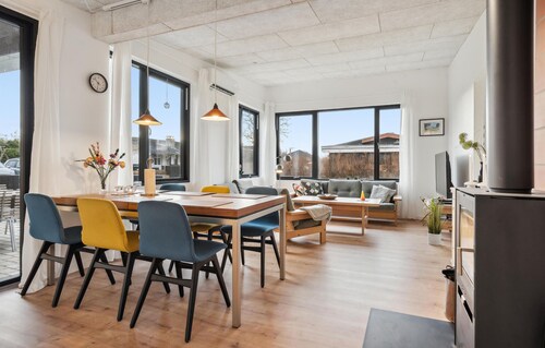 Awesome home in Børkop with kitchen