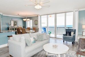 TV, DVD player, books - Renovated oceanfront penthouse condo - direct beach access!  (Fort Walton Beach)