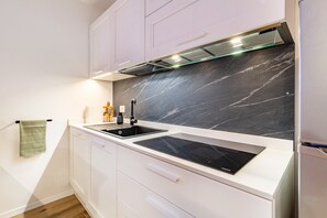 Refrigerador, horno, parrilla de estufa y lavavajillas 