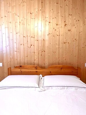 2 bedrooms, free WiFi, bed sheets, wheelchair access