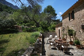 Outdoor dining - Country House 'Can Pascol' with Private Pool, Private Terrace and Wi-Fi (Pollensa)