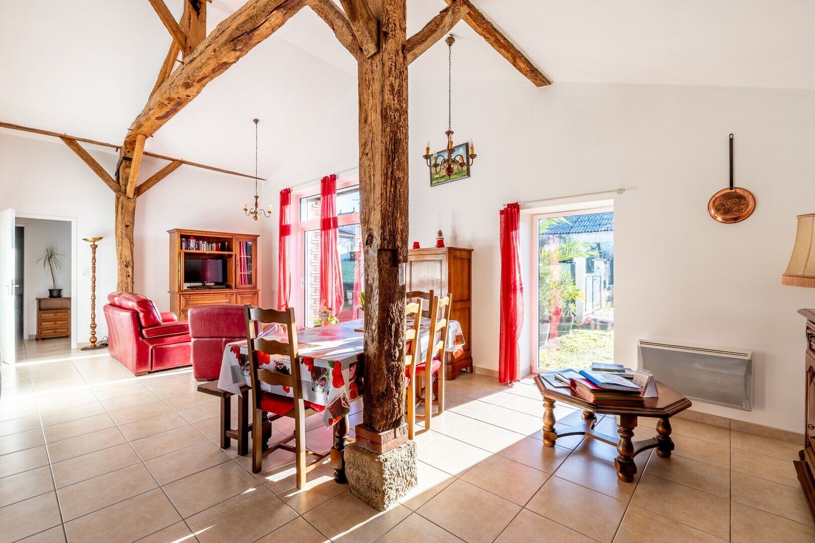 Tv, dvd-spelare och en stereo