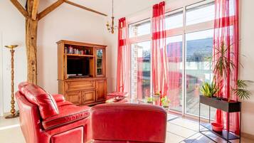 TV, DVD player, stereo