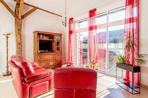 Televisión, reproductor de DVD, estéreo