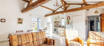 Cottage 'La Clé Des Champs' with Private Terrace, Private Garden and Wi-Fi