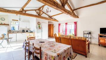 Fernseher, DVD-Player, Stereoanlage