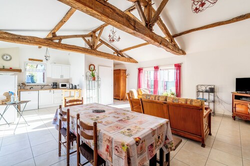 Cottage 'La Clé Des Champs' with Private Terrace, Private Garden and Wi-Fi