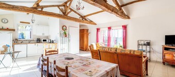 Cottage 'La Clé Des Champs' with Private Terrace, Private Garden and Wi-Fi