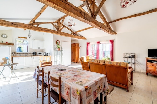 Maison 'La Clé Des Champs' with Private Terrace, Garden and Wi-Fi