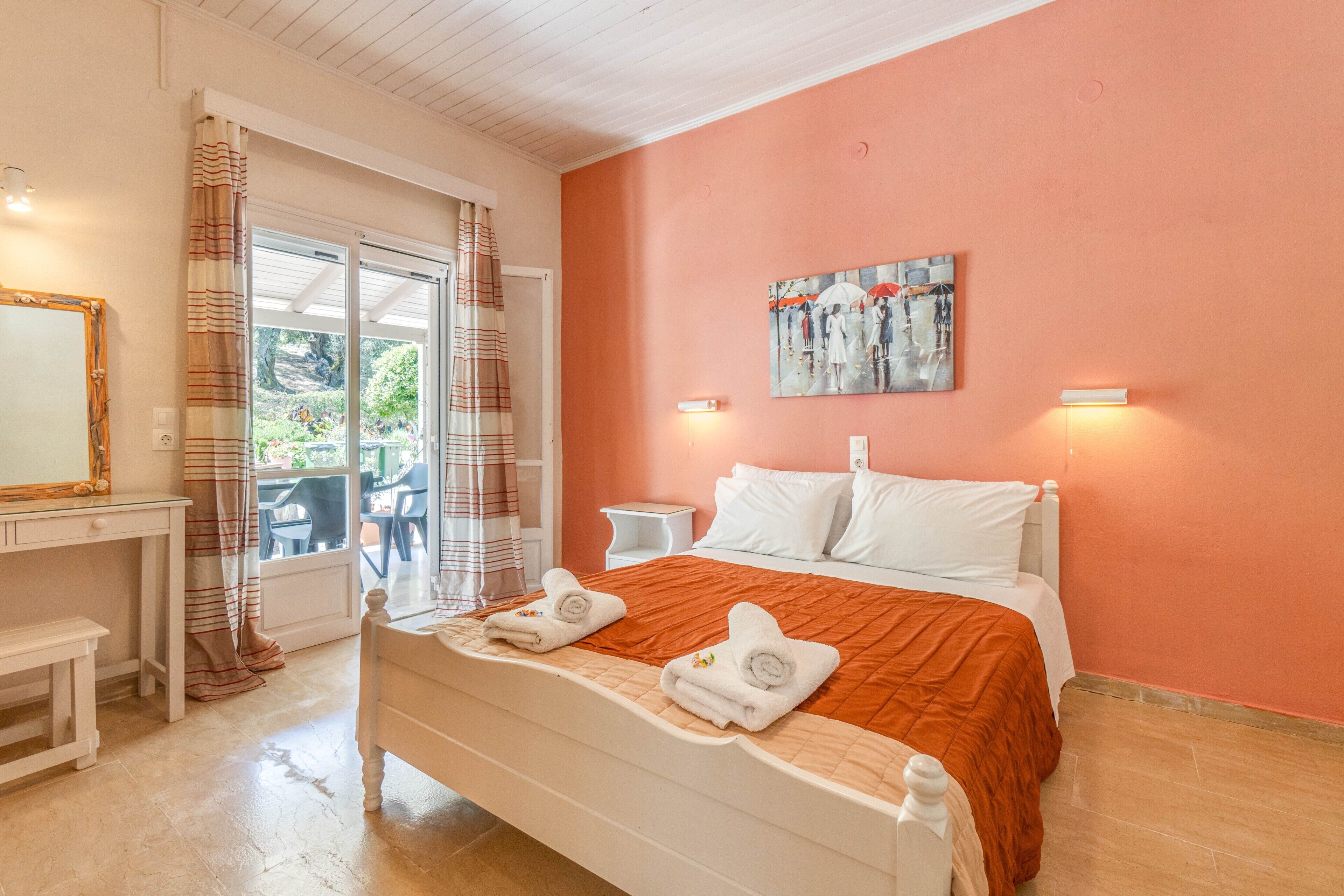 2 chambres, fer et planche à repasser, Wi-Fi gratuit, draps fournis