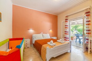 3 bedrooms, iron/ironing board, free WiFi, bed sheets