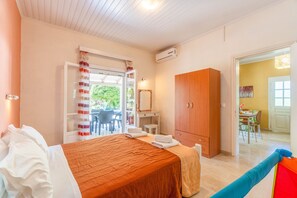 3 bedrooms, iron/ironing board, free WiFi, bed sheets