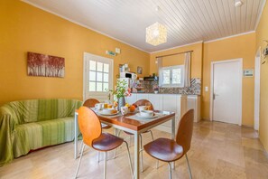 Dining - Apartment 'Amalia Ena' with Mountain View, Wi-Fi and Air Conditioning (Corfu)