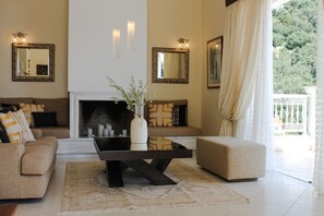 TV - Villa 'Kyriaki' with Sea View, Wi-Fi and Air Conditioning (Corfu)
