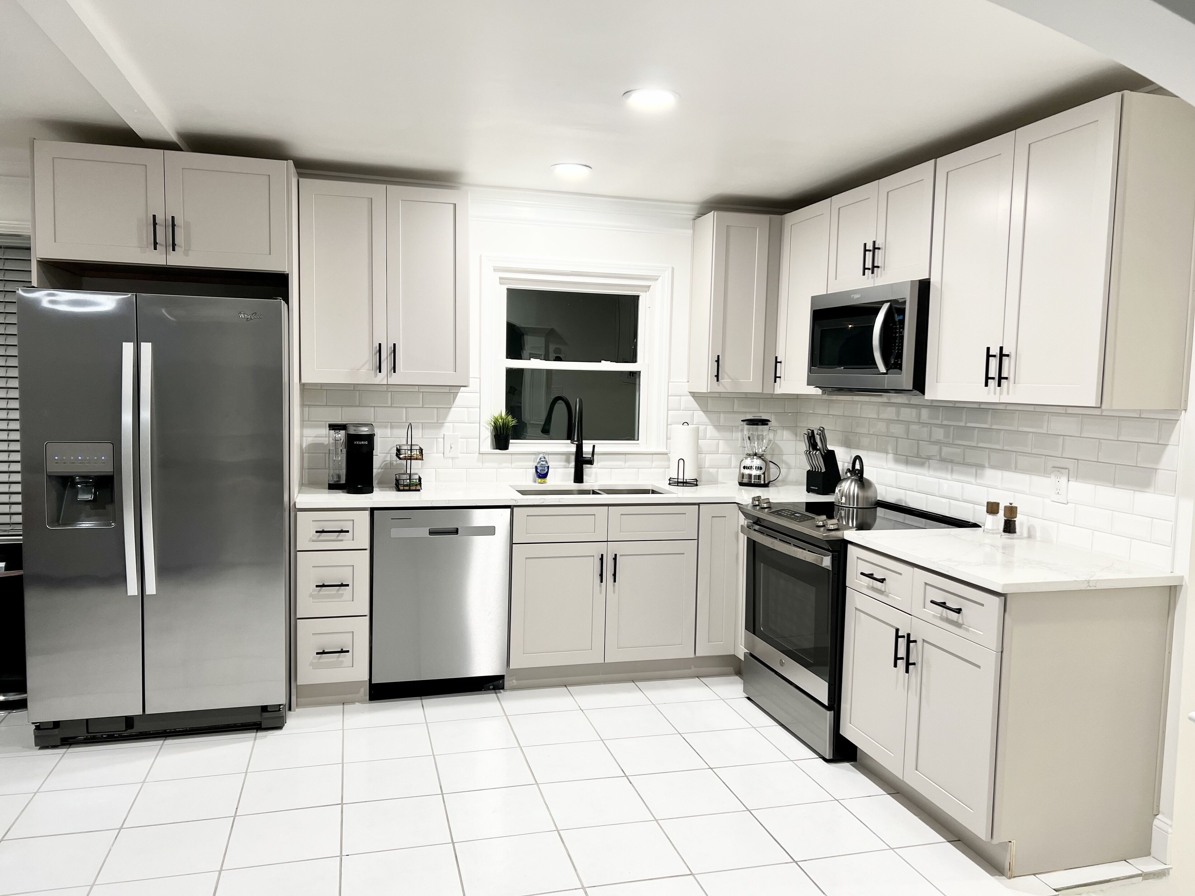 Frigorífic, microones, forn i placa de cuina 