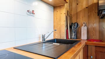 Køleskab, mikrobølgeovn, ovn, kogeplade
