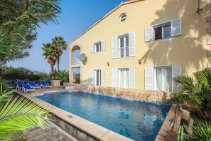 Pool - Apartment 'Villa Amoros' with Private Pool, Wi-Fi and Air Conditioning (Alcudia)