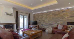 Fernseher, Kamin, Videospiele