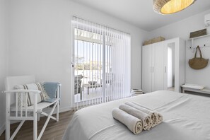 3 bedrooms, in-room safe, desk, iron/ironing board - Luxury Villa Marcos - Large Private Pool - Modern - Bohemian-Style - Relaxed (Noord)