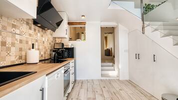 KylskÄp, mikrovÄgsugn, ugn och spishÀll