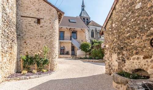 Holiday Home 'Gîte La Voisine' with Private Terrace, Wi-Fi and Air Conditioning