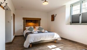 4 habitaciones, tabla de planchar con plancha y wifi gratis 