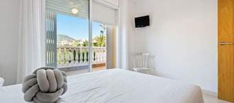 Holiday Home 'Isaac Casalot' with Shared Pool, Wi-Fi and Air Conditioning