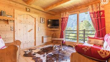 TV, fireplace, DVD player