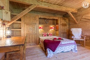 4 bedrooms, iron/ironing board, free WiFi